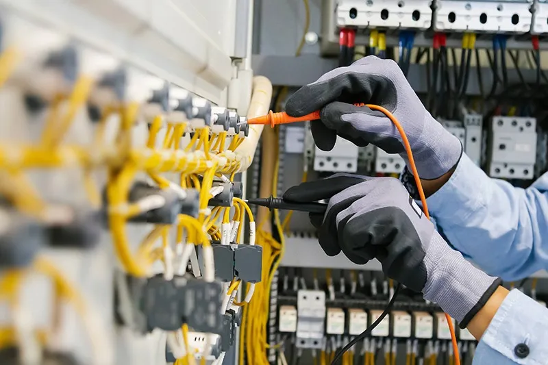 電気関連の屋内現場作業員 / 正社員 ※未経験者